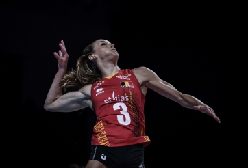 Bất lực như Herbots: Top 1 ghi điểm tại VNL 2022 vẫn không thể giúp đội nhà trụ hạng