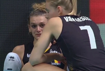 Sao bóng chuyền Bỉ Herbots 'khóc gục' sau khi đội nhà lỡ hẹn VNL năm sau