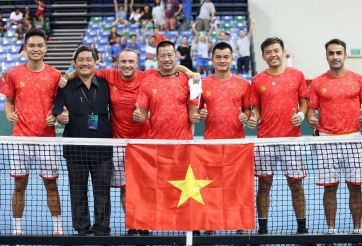 Lý Hoàng Nam thi đấu Davis Cup cùng đồng đội trên sân nhà