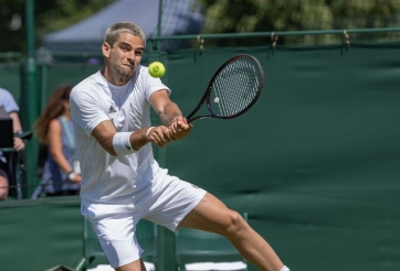 Sao quần vợt bị xử thua tức tưởi vì lý do 'không thể đỡ nổi'