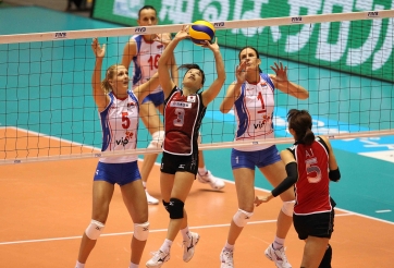 'Tí hon bóng chuyền' cao 1m59: Chắn rụng cả loạt sao khủng gần 2m