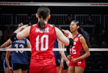 Sao bóng chuyền kì lạ nhất tại giải VĐTG: Thi đấu là phụ, đi phiên dịch là chính