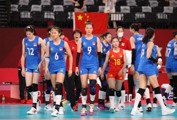 Bóng chuyền nữ Trung Quốc 'chơi bẩn', trọng tài lập tức dằn mặt