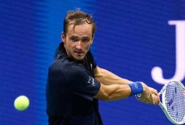 Tin thể thao 9/10: Medvedev bất ngờ 'bỏ ngang' bán kết với Djokovic