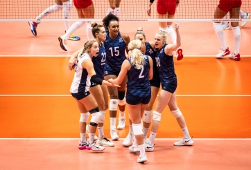 Đả bại Thổ Nhĩ Kỳ, bóng chuyền nữ Mỹ lọt bán kết giải VĐTG 2022