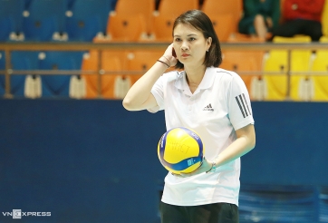 Tin thể thao 25/10: Cựu sao bóng chuyền Kim Huệ nhận tin vui