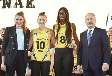 Hậu lùm xùm giã từ tuyển Ý, sao bóng chuyền Egonu cập bến CLB số 1 TG