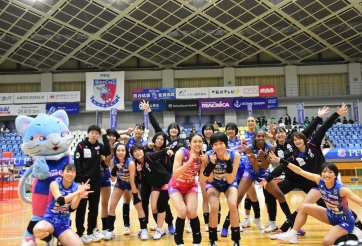 Tin thể thao 13/11: Thanh Thúy thắng lớn ngay dịp sinh nhật tuổi 25