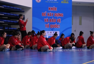 Thiền - phương pháp huấn luyện có '1-0-2' của bóng chuyền nữ Hà Nội