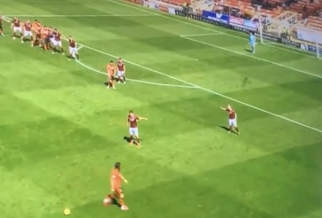 Chiêm ngưỡng quả phối hợp đá phạt 'hack não' tạo nên bàn thắng ngỡ ngàng