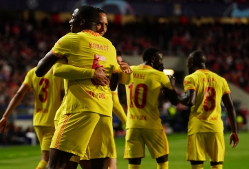 Liverpool đặt một chân vào bán kết Cúp C1