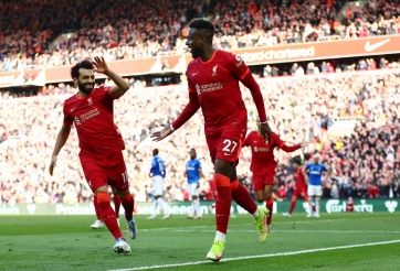 Liverpool đẩy Everton xuống nhóm xuống hạng