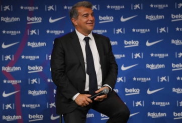 Nợ nần chồng chất, Barca vẫn ‘chơi sộp’ nâng mức giá ‘Vua dội bom’