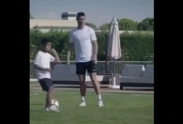 Con trai Ronaldo dứt điểm đẳng cấp, lập 'hattrick' vào lưới huyền thoại MU