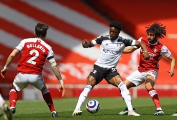 Arsenal thoát thua may mắn ở những phút bù giờ cuối cùng