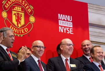 Gia đình Glazers bán bớt cổ phần tại Man United