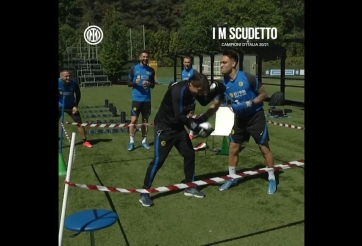 Lukaku cầm trịch, 'Đàn em Messi' và HLV Conte giải quyết ân oán bằng quyền Anh