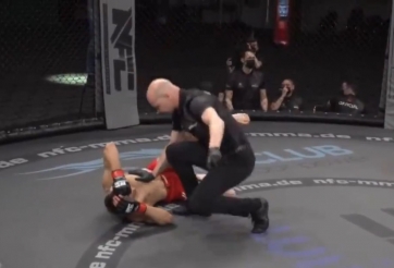 VIDEO: Võ sĩ gặp chấn thương 'rợn tóc gáy' trong trận tranh đai