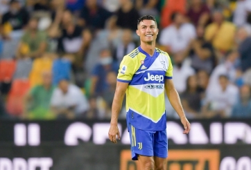 Ronaldo hóa ‘chúa hề’ trong trận ra quân Serie A của Juventus