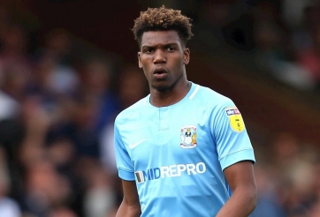 Sterling ký hợp đồng có thời hạn 2 năm với Chelsea