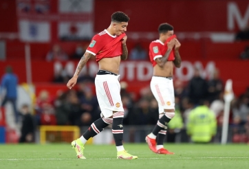 Man United 'phơi áo' trên sân nhà trước West Ham