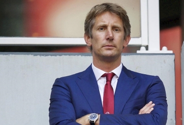 Edwin van der Sar trở lại Man United, giúp đội bóng vượt khó?