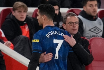 Ronaldo tỏ thái độ với HLV Rangnick trước mặt các đồng đội