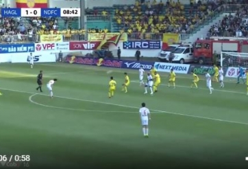 VIDEO: Minh Vương lập siêu phẩm, ghi điểm với HLV Park trên khán đài