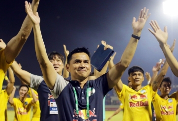 Kiatisak thưởng 'nóng' cho cầu thủ HAGL