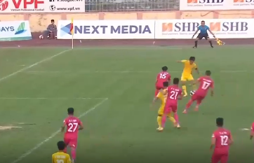 VIDEO: Cựu tuyển thủ Việt Nam ghi bàn tinh tế không kém các siêu sao thế giới