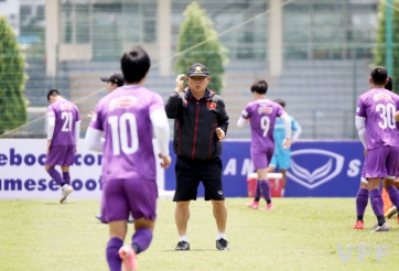 HLV Park loại 10 cầu thủ trước khi sang UAE