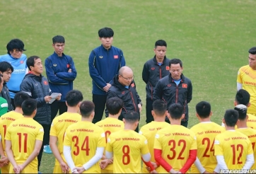 VIDEO: HLV Park đốn tim CĐV bằng loạt hành động gây thương nhớ