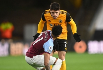 Lingard khiến đối thủ giận dữ: 'Sao anh chơi thế?'