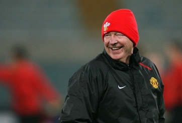 Phản ứng kỳ lạ của Sir Alex khi MU gặp Roma