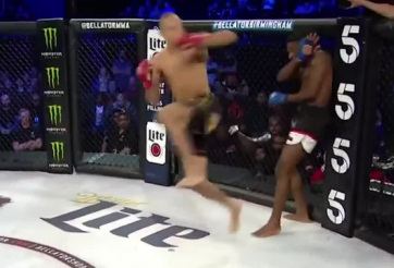 VIDEO: Võ sĩ dùng 'hư ảnh cước' để knock-out đối thủ bằng một đấm