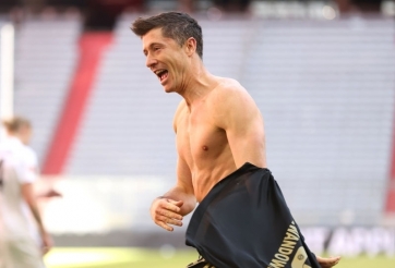 Lewandowski xô đổ kỷ lục bàn thắng của Bundesliga