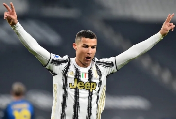 Ronaldo ghi danh lịch sử bóng đá với danh hiệu ở Serie A