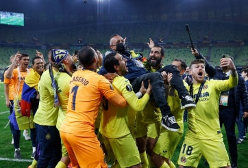 Villarreal ăn mừng cuồng nhiệt khi đoạt Cúp C2 trước mũi MU