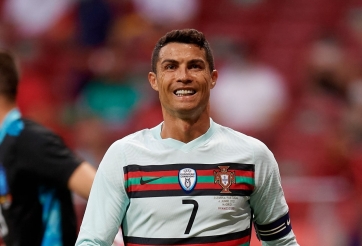 Dùng đến cầu thủ đắt nhất CLB, MU tự tin đón Ronaldo
