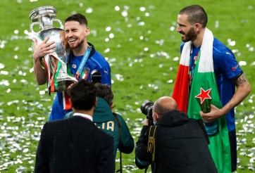 Sao Juve và Chelsea 'xát muối' vào nỗi buồn bóng đá Anh