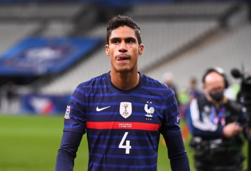 Varane chưa cập bến MU vì mắc kẹt ở Tây Ban Nha