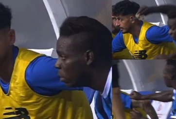 Balotelli đấm đồng đội