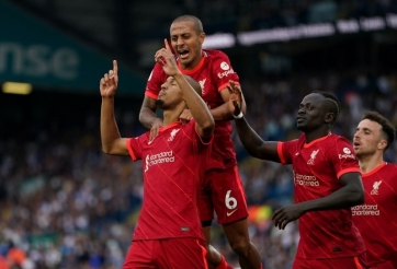 Neville nhìn thấy dáng dấp huyền thoại MU ở Liverpool