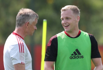 Van de Beek được bênh vực trong vụ việc với Solskjaer