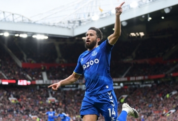 MU mất điểm ngay trên sân nhà ngày Ronaldo dự bị