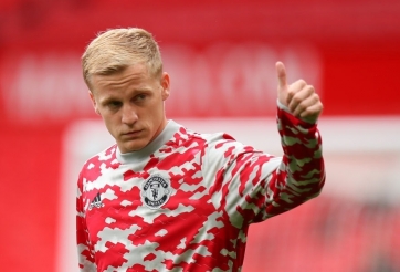 'Gã khổng lồ' liên hệ người đại diện của Van de Beek