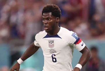 Nhìn sao trẻ tỏa sáng, Arsenal ngậm ngùi nhớ 'thần gió' người Đức