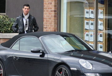 Ronaldo 'bạo chi' vì người đẹp, xứng danh 'Công tử Bạc Liêu' xứ Bồ