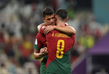 Liverpool và Barcelona cạnh tranh người dự bị cho Bruno Fernandes