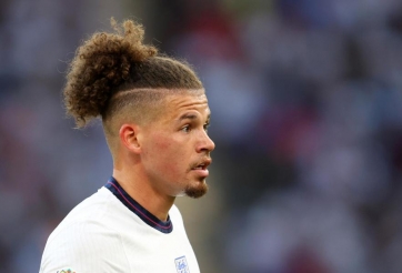 Tân binh Man City tiết lộ lý do buộc phải chọn phe đối địch MU